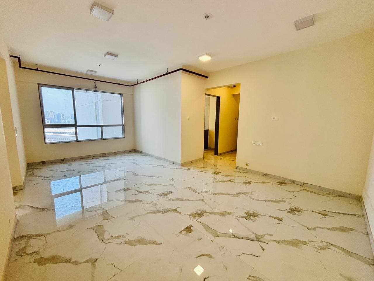 2 BHK Flat for Rent in Malad West, Mumbai - Image 1