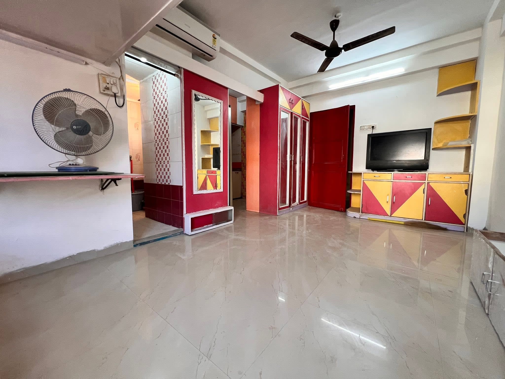 1 RK Semi Furnished, Stylish Flat for Rent of Rs.20K at Malad West, Opp. Ekta Nagar, Near Bhoomi Mart - Image 1